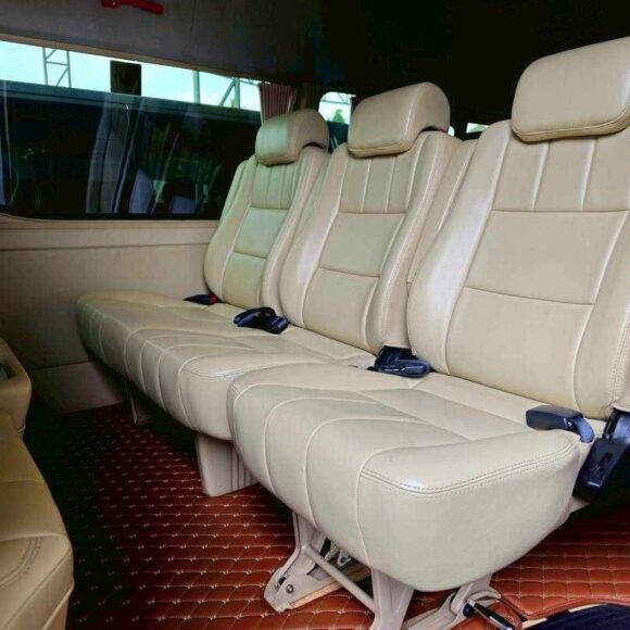 Minivan Thailand interior (2)